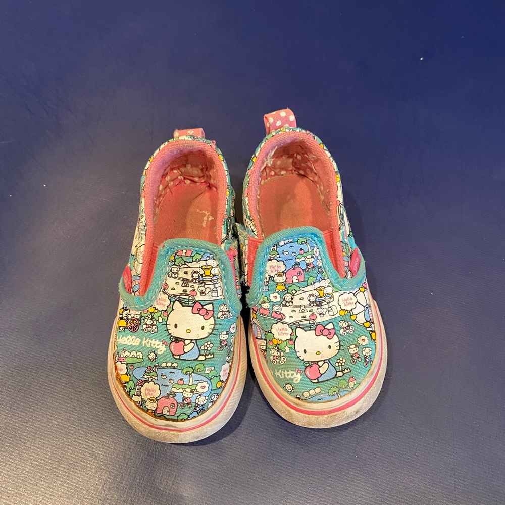 Hello Kitty Vans 5.5